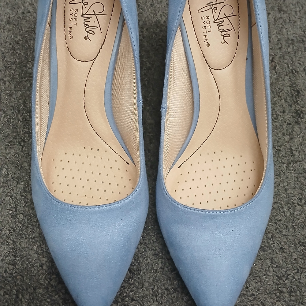 Life Stride Light Blue Pointed Toe Heels